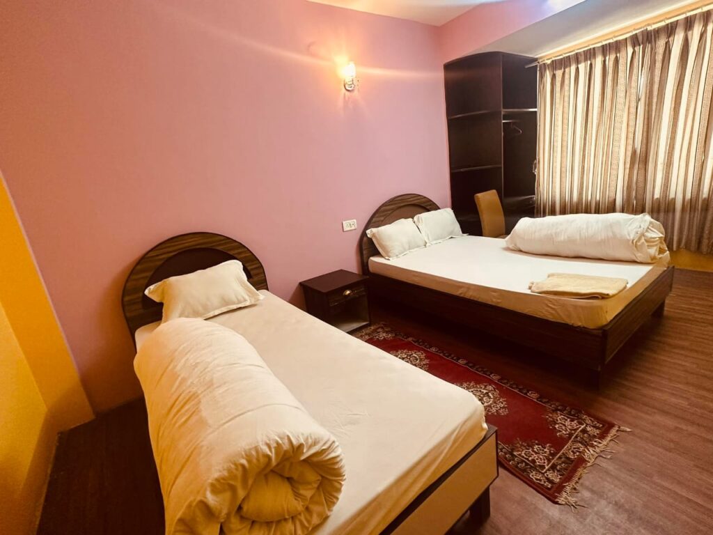 Hotel Kings & Lodge, Charikot