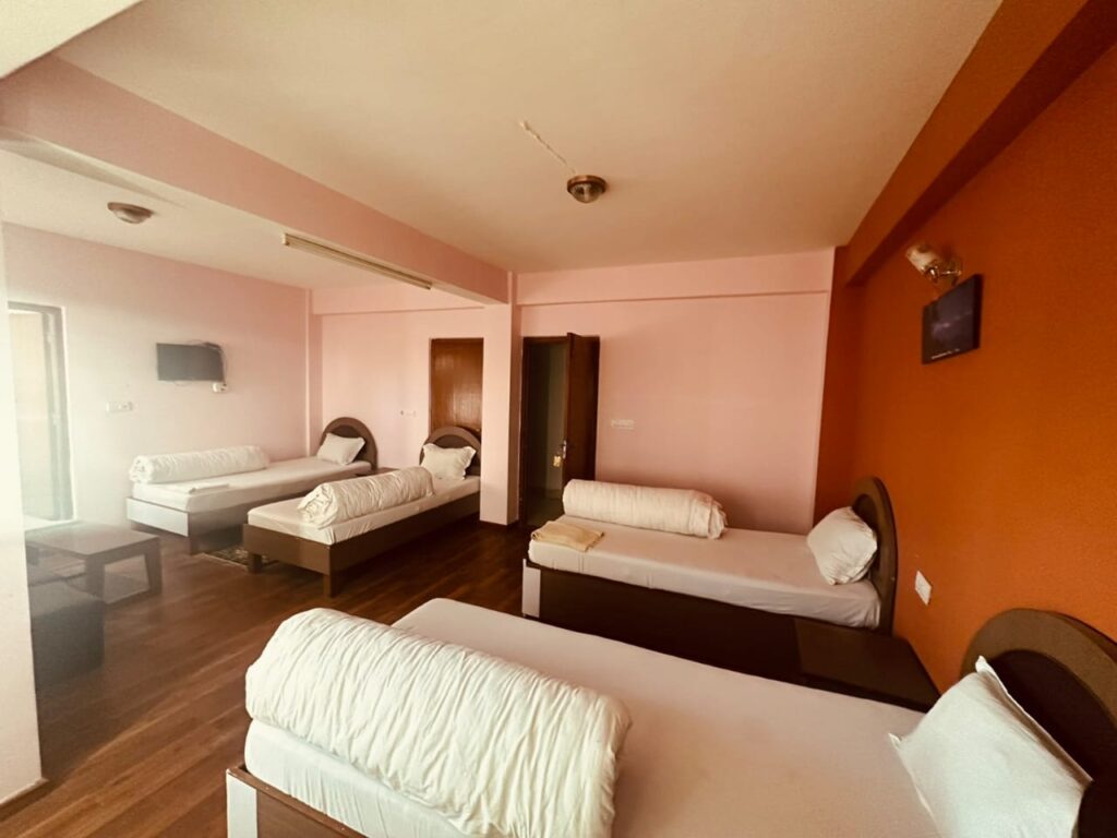 Hotel Kings & Lodge, Charikot