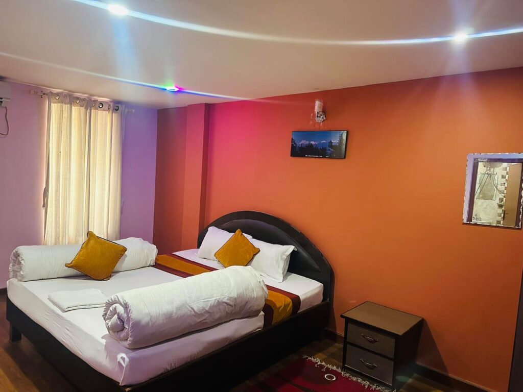 Hotel Kings & Lodge, Charikot