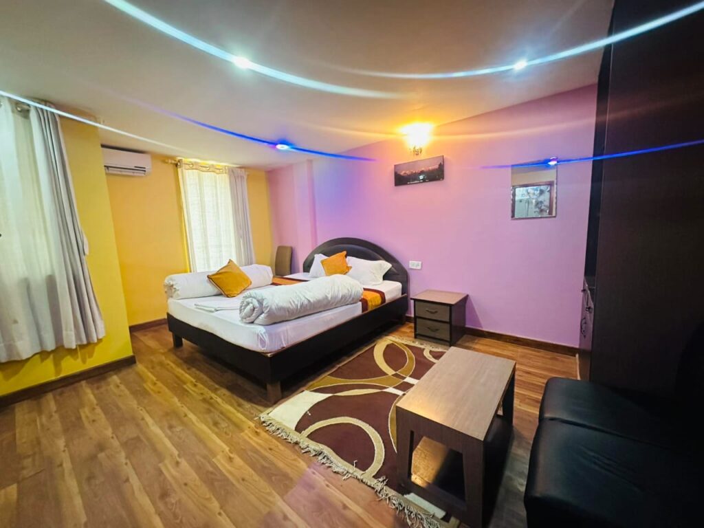 Hotel Kings & Lodge, Charikot
