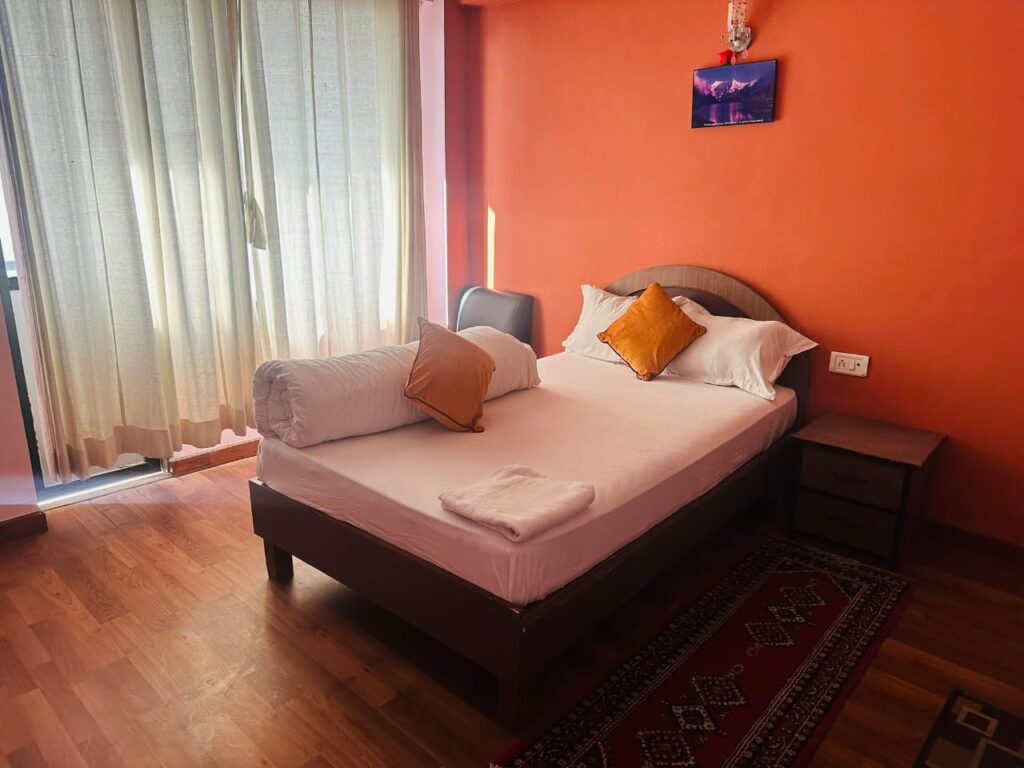 Hotel Kings & Lodge, Charikot