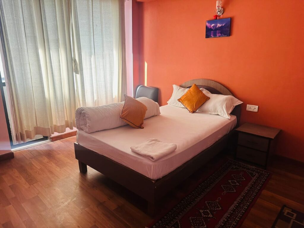 Hotel Kings & Lodge, Charikot