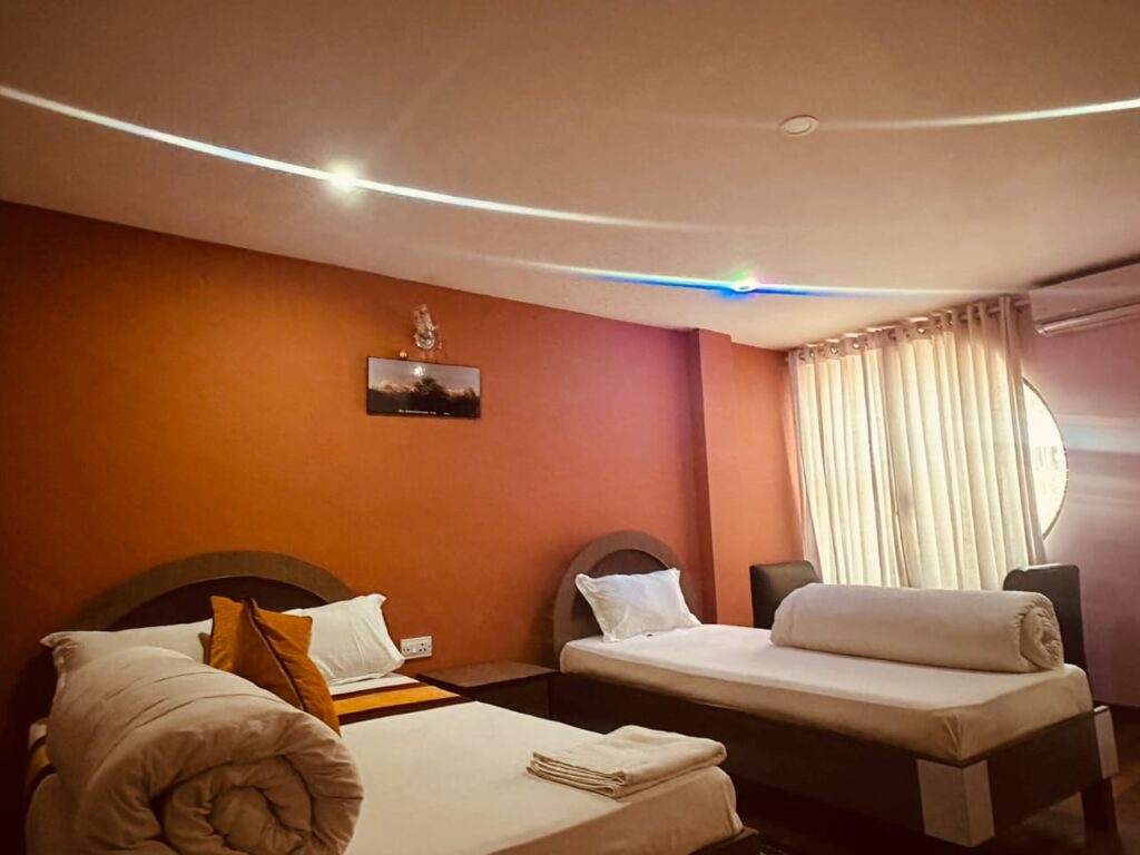 Hotel Kings & Lodge, Charikot