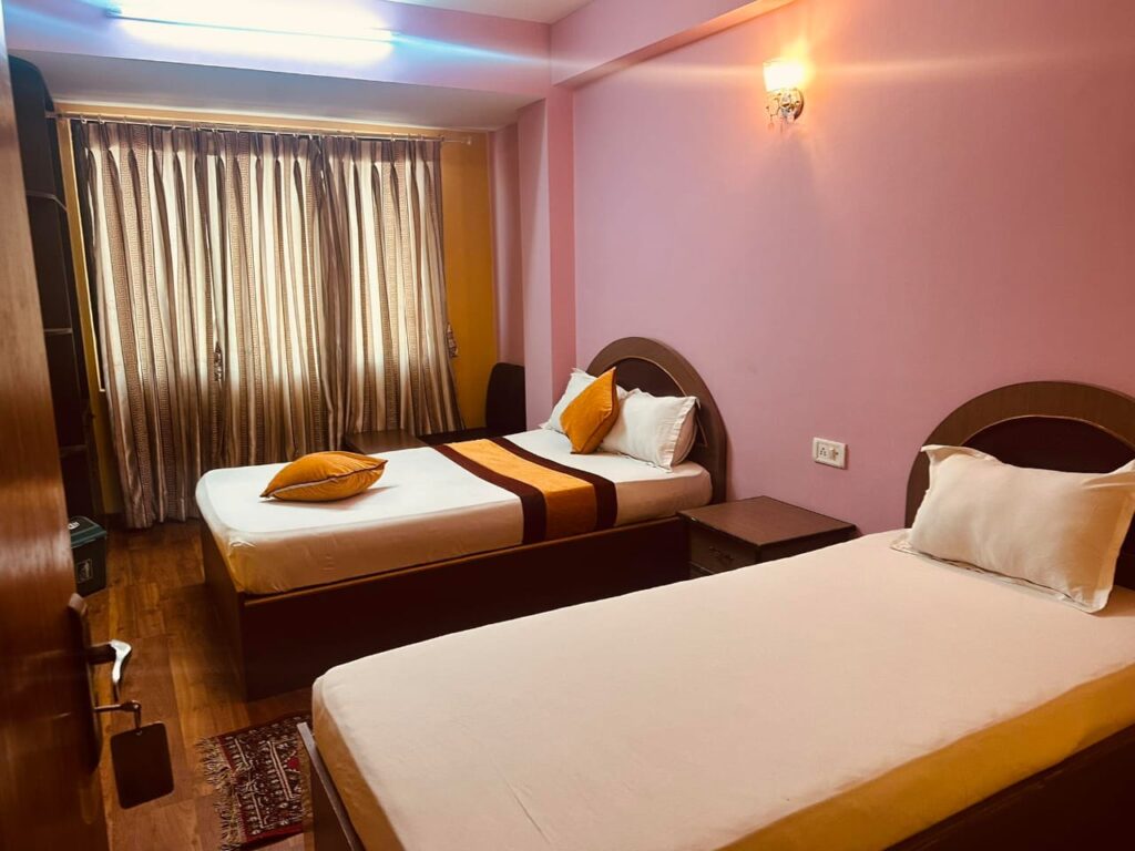 Hotel Kings & Lodge, Charikot