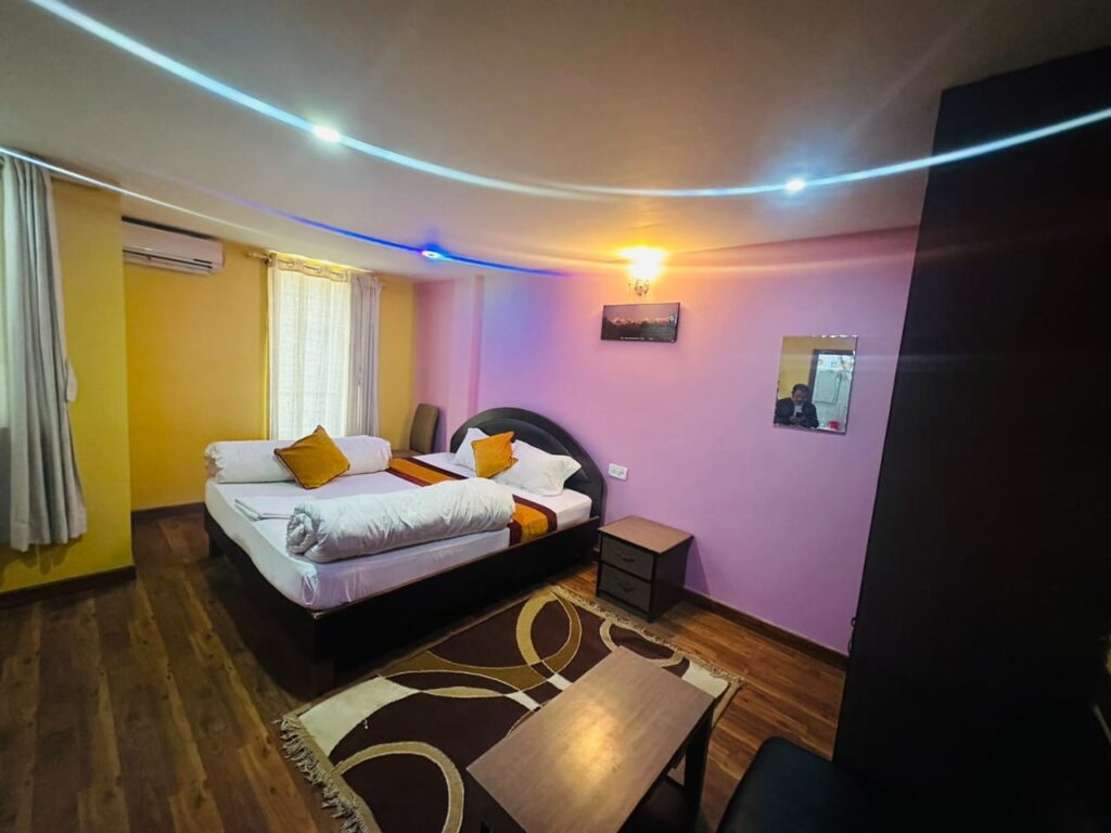 Hotel Kings & Lodge, Charikot
