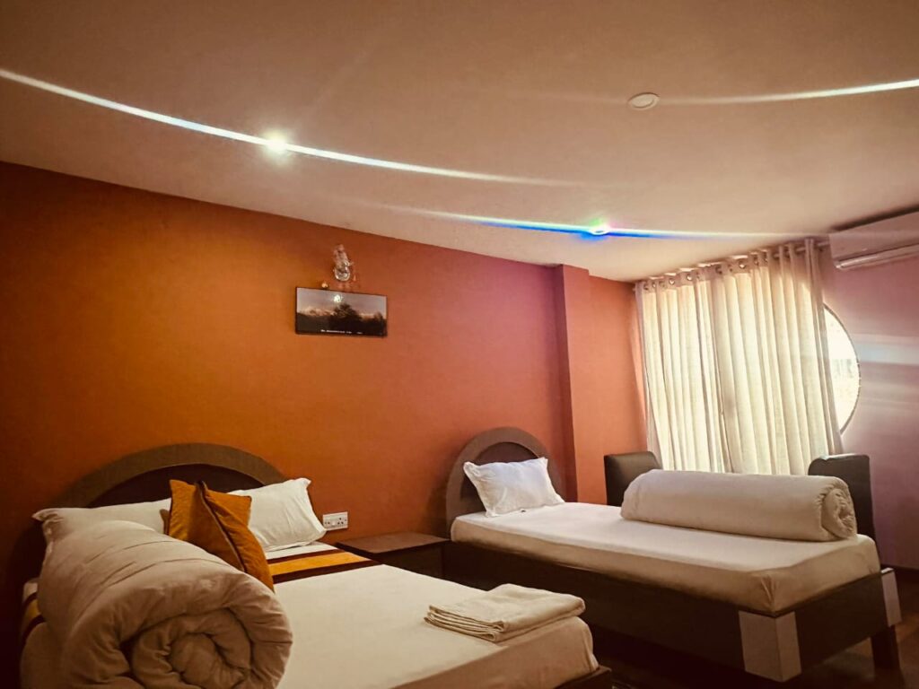 Hotel Kings & Lodge, Charikot