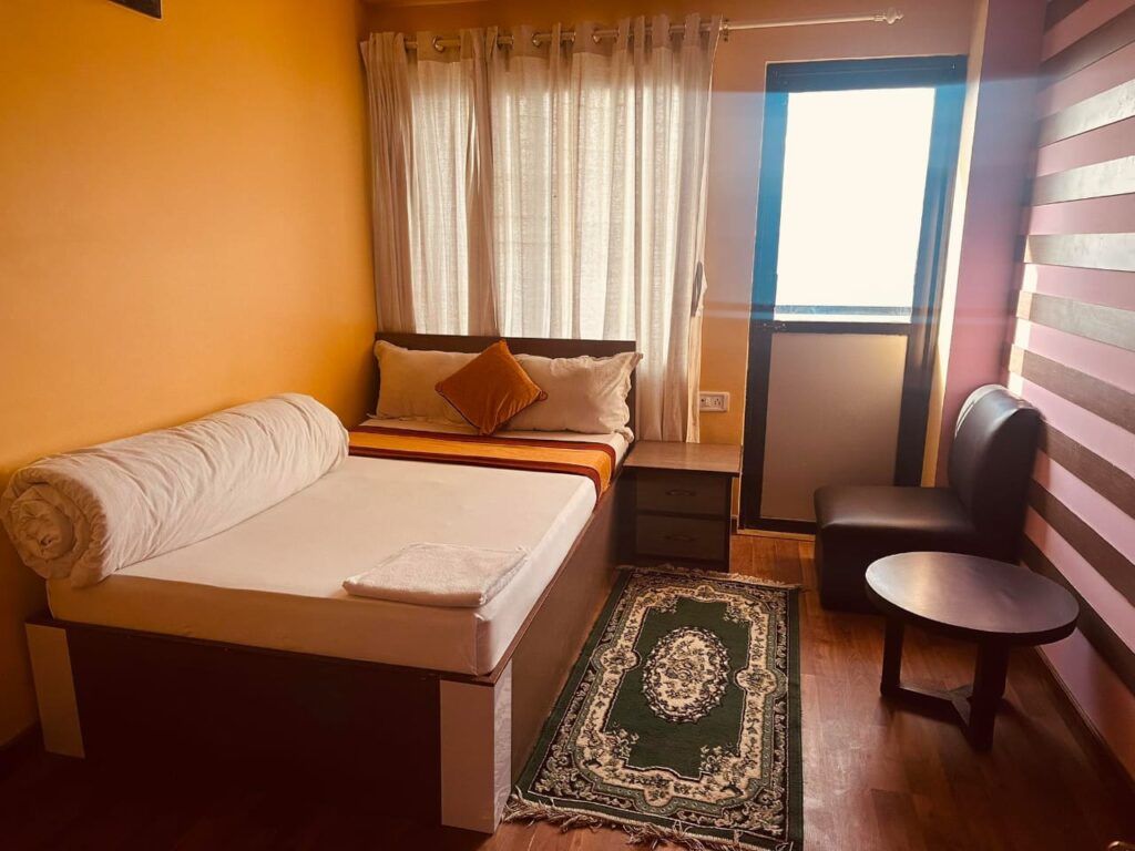 Hotel Kings & Lodge, Charikot