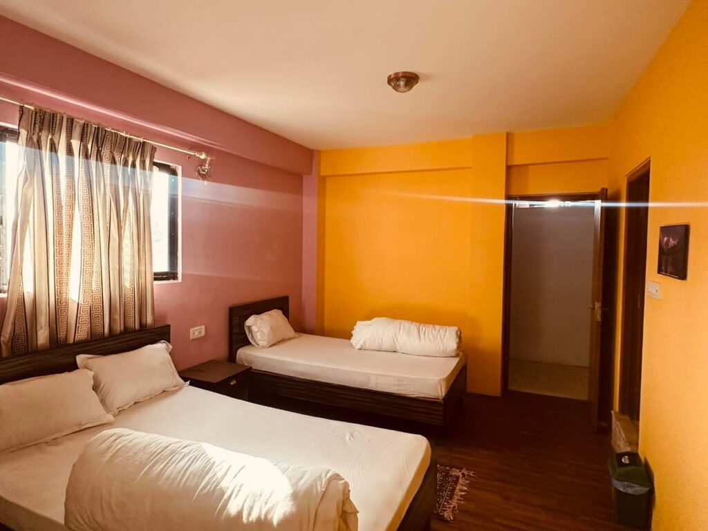 Hotel Kings & Lodge, Charikot