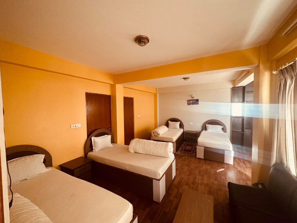 Hotel Kings & Lodge, Charikot