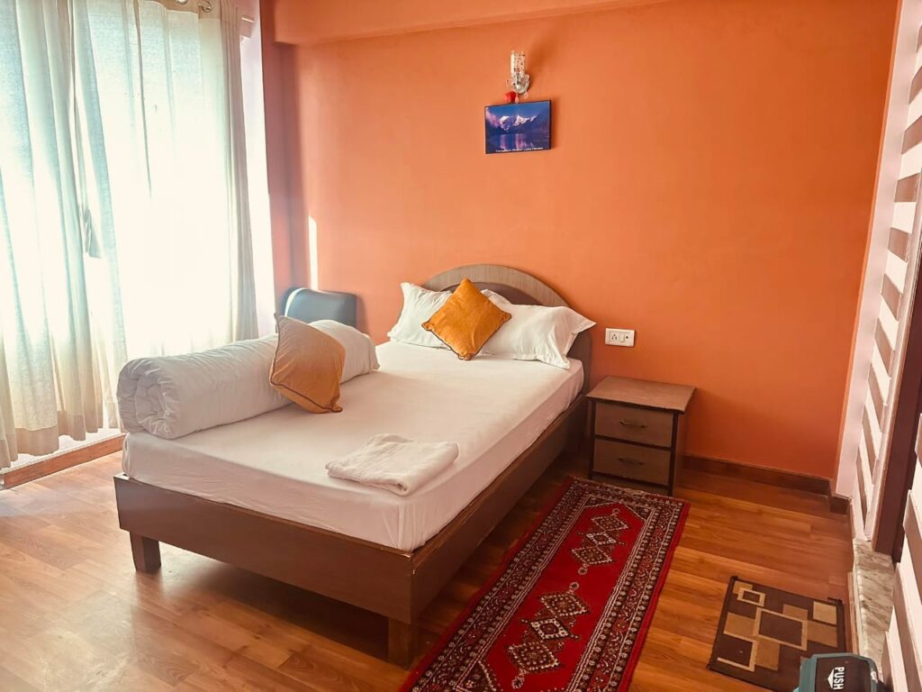 Hotel Kings & Lodge, Charikot